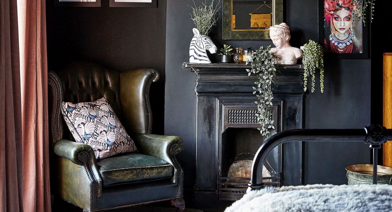 13 Dark & Stunning Gothic Decor Home Ideas for a Bold Interior