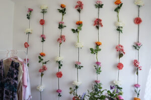 How to Style decor flowers on wallFlowers on Wall in Different Apartments: 