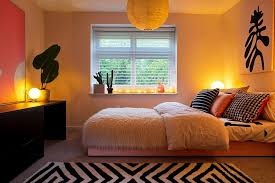 Common Themes for Dorm Room Decor: