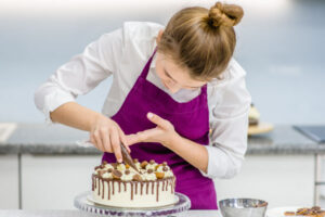 What Is a Cake Decorator?