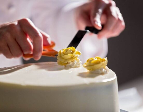 15 Essential Skills Every Professional Cake Decorator Should Master!
