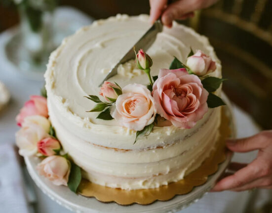 10 Best Cake Decorating Flowers Ideas for Beautiful Cakes!