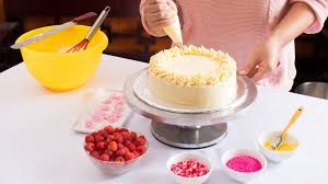 Common Cake Decorating Turntables Used Now: