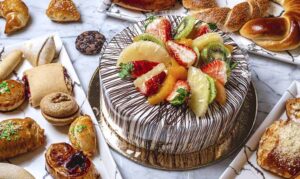 Fresh vs. Dried vs. Edible: Choosing the Right Type for Your Cake: