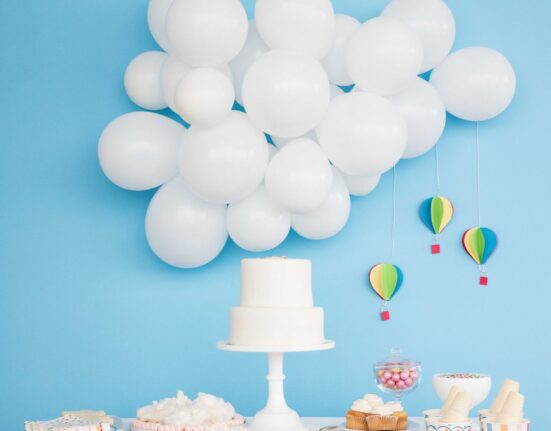 How to Decorate Balloons on Wall Easy: 7 Simple DIY Ideas