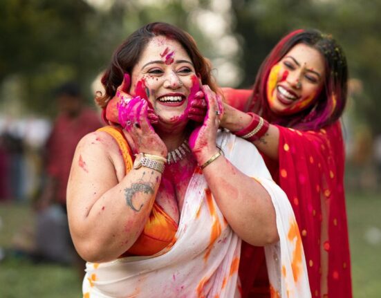 Holi Outfit Guide - 5 Things I Pack After One Ruined Shirt!
